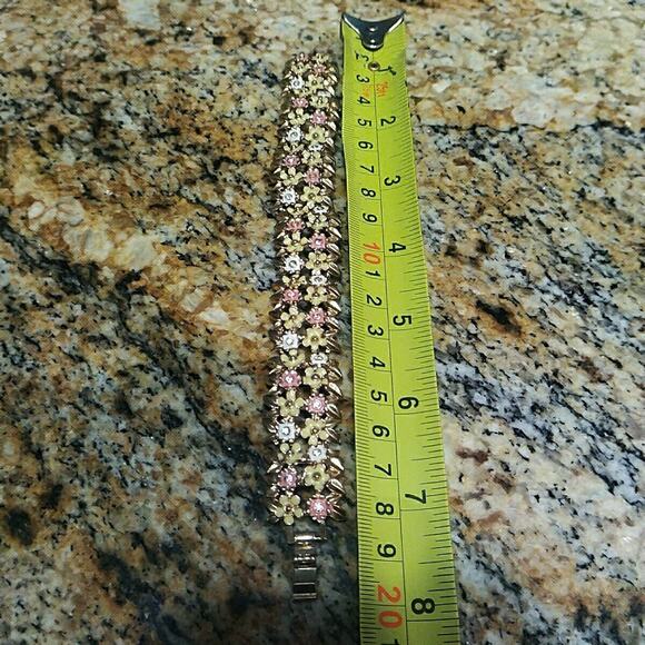 Rare Vintage Monet Signed Pink Yellow Enamel Flower Bracelet Gold Tn Rhinestones - Picture 4 of 10